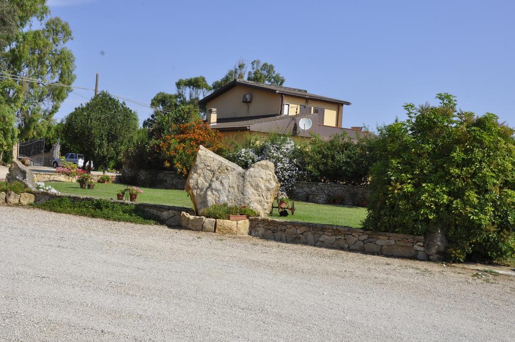 Agriturismo Sechi Campanedda ภายนอก รูปภาพ