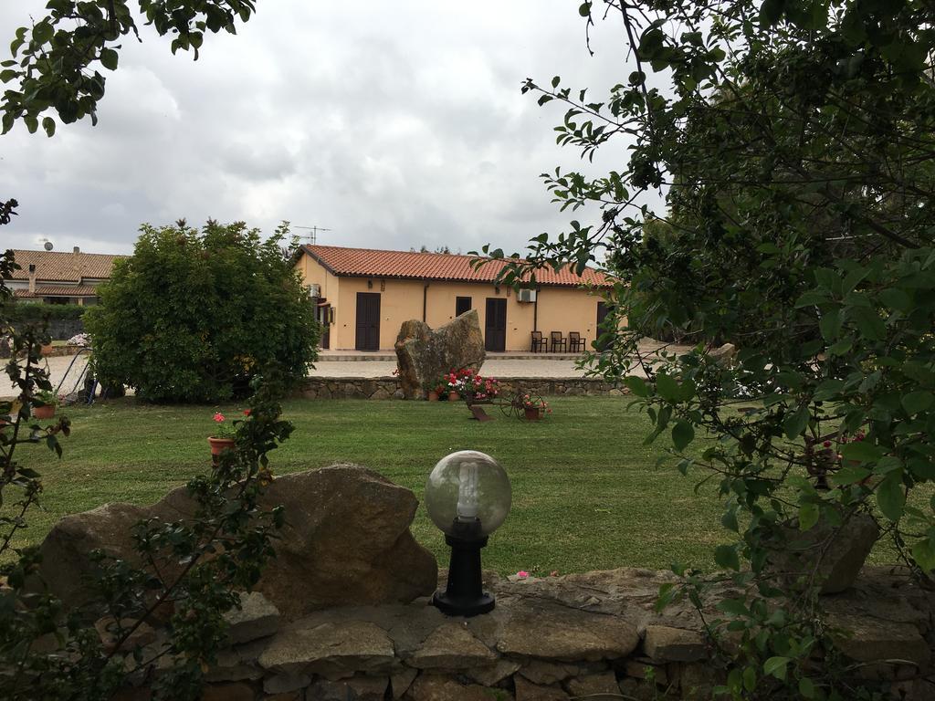 Agriturismo Sechi Campanedda ภายนอก รูปภาพ